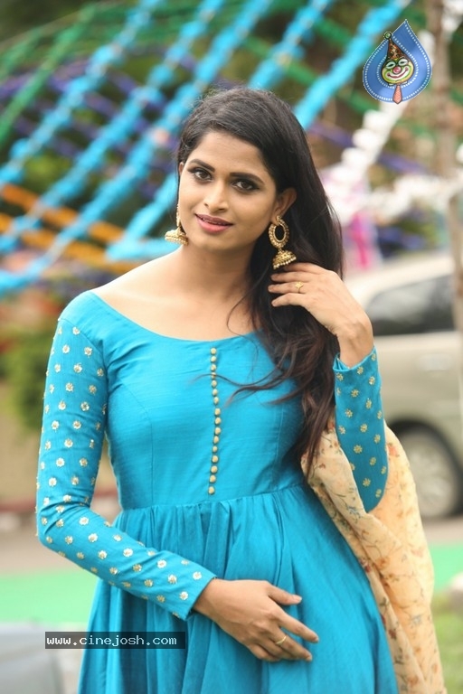 Suma Poojari Pics - 6 / 21 photos