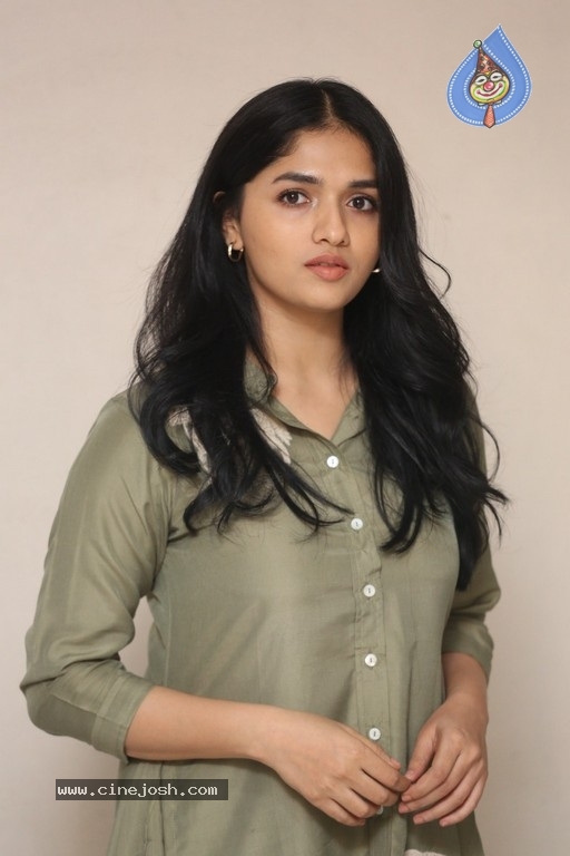 Sunaina Photos - 7 / 12 photos