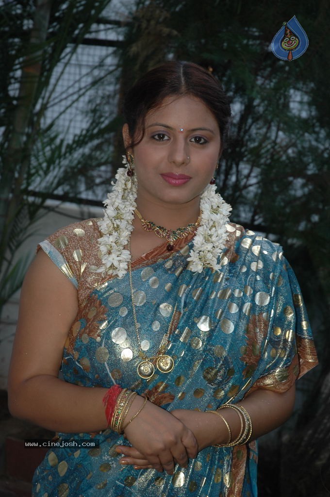 Sunakshi Hot Gallery - 88 / 111 photos