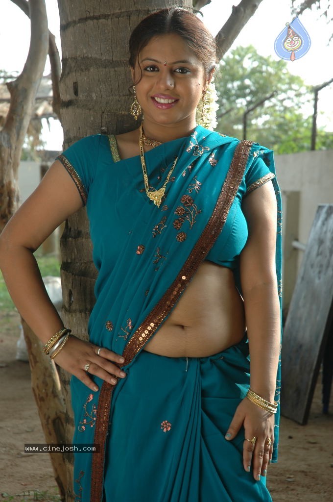 Sunakshi Hot Gallery - 100 / 111 photos