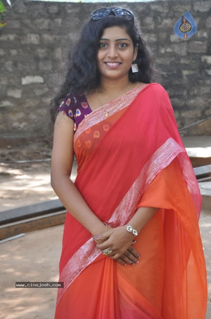 Suneetha Stills - 2 / 16 photos