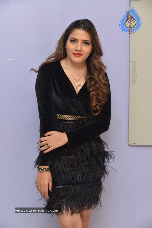 Sunita Pandey Stills - 1 / 17 photos