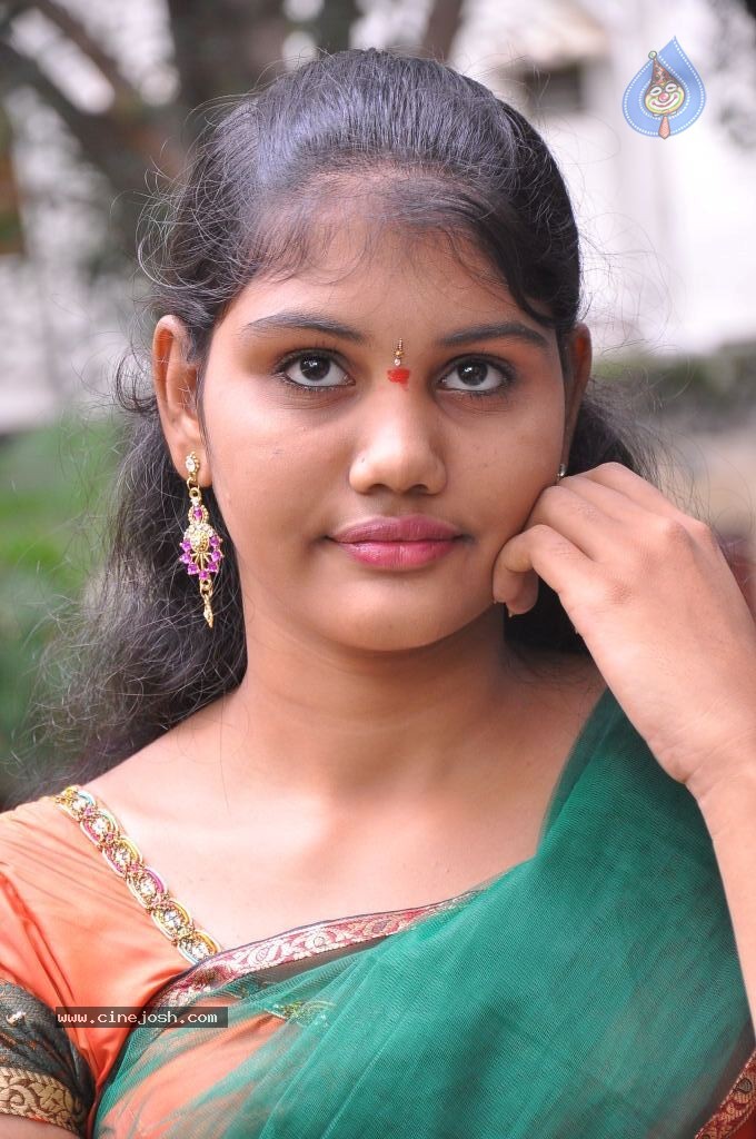 Sunitha Stills - 19 / 41 photos