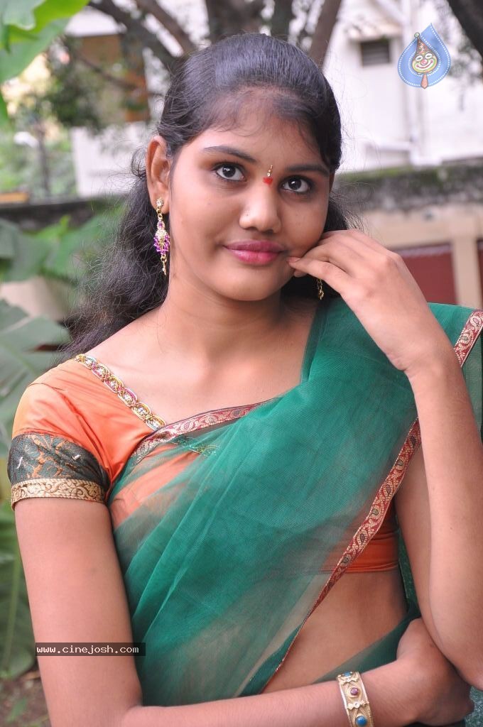 Sunitha Stills - 27 / 41 photos