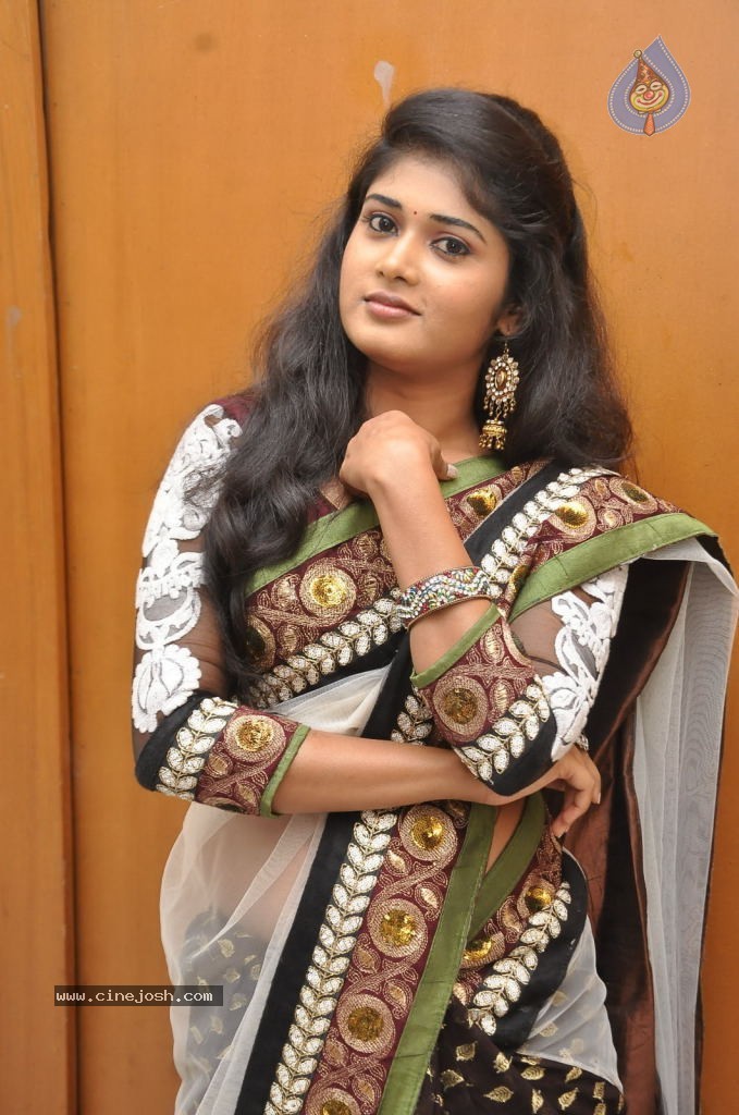 Sunitha New Stills - 22 / 52 photos