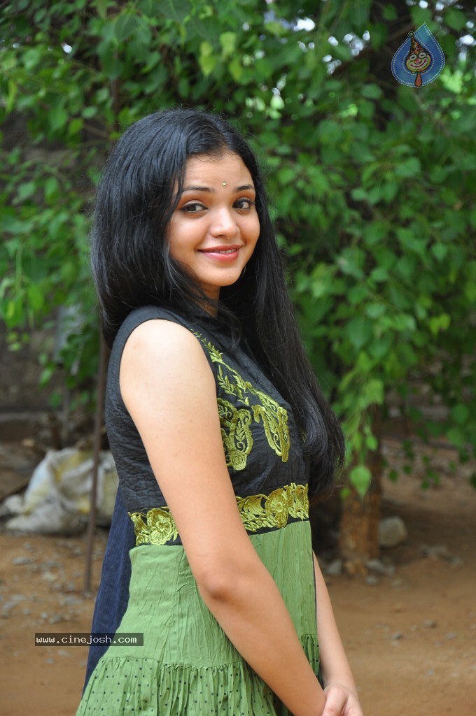 Supraja New Stills - 39 / 96 photos