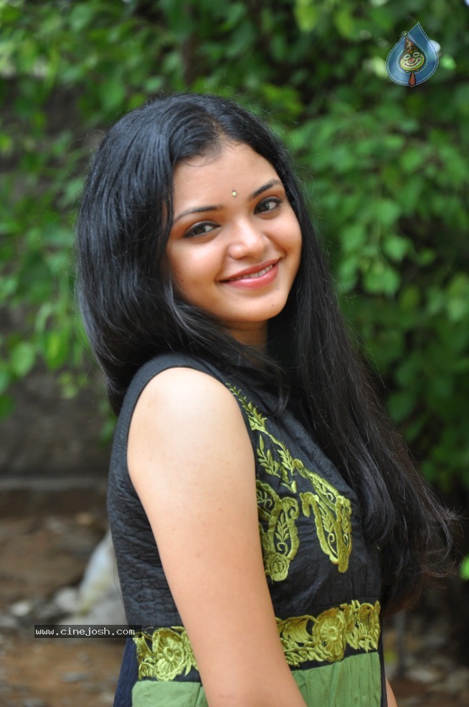 Supraja New Stills - 51 / 96 photos