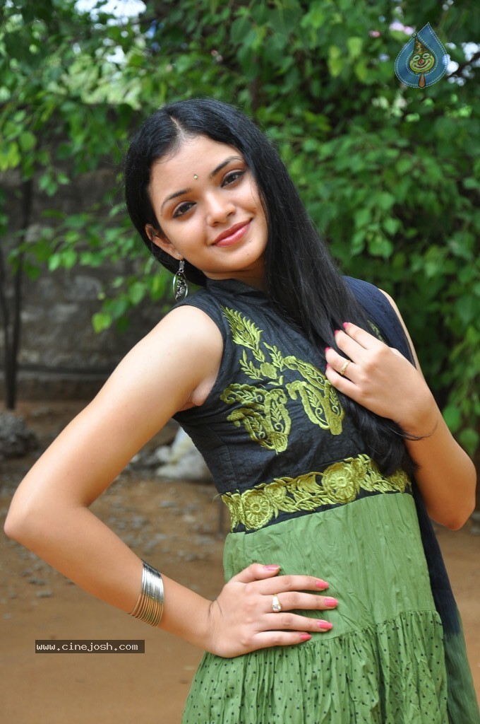 Supraja New Stills - 73 / 96 photos