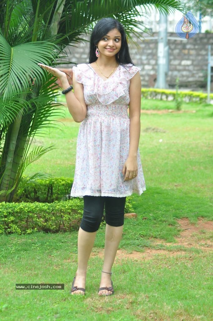 Supraja New Stills - 5 / 59 photos