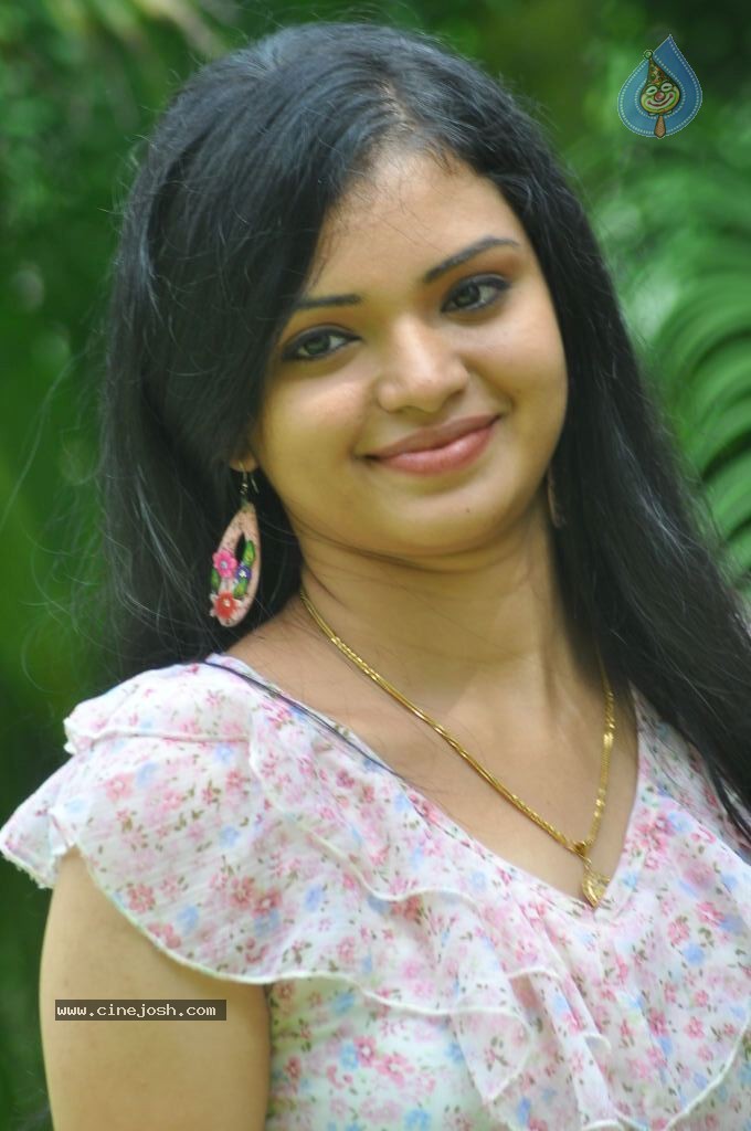 Supraja New Stills - 27 / 59 photos