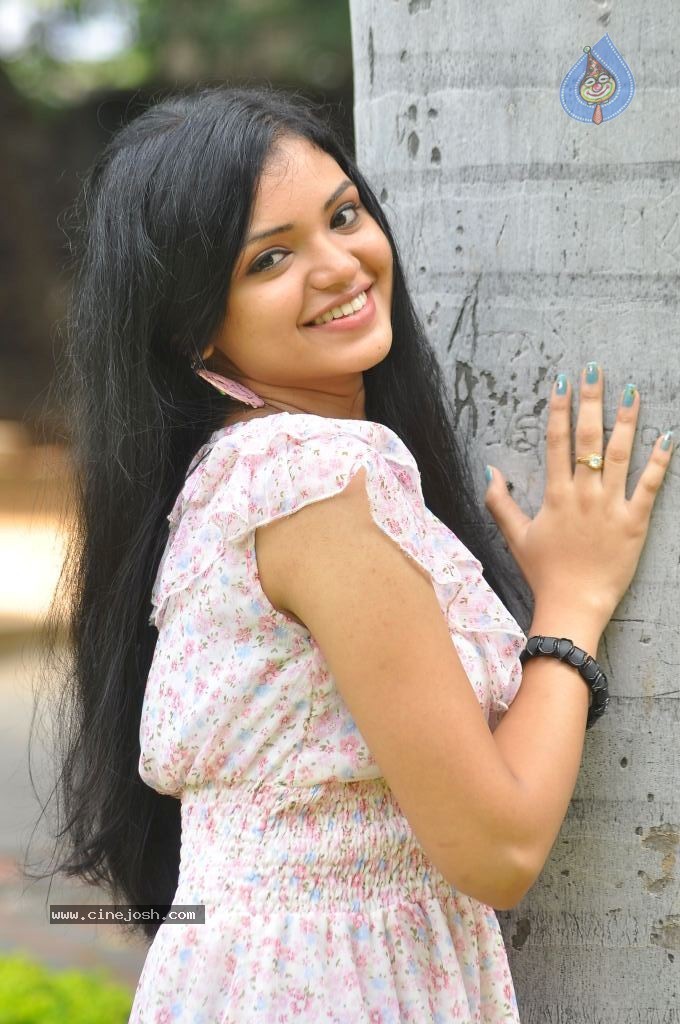 Supraja New Stills - 30 / 59 photos