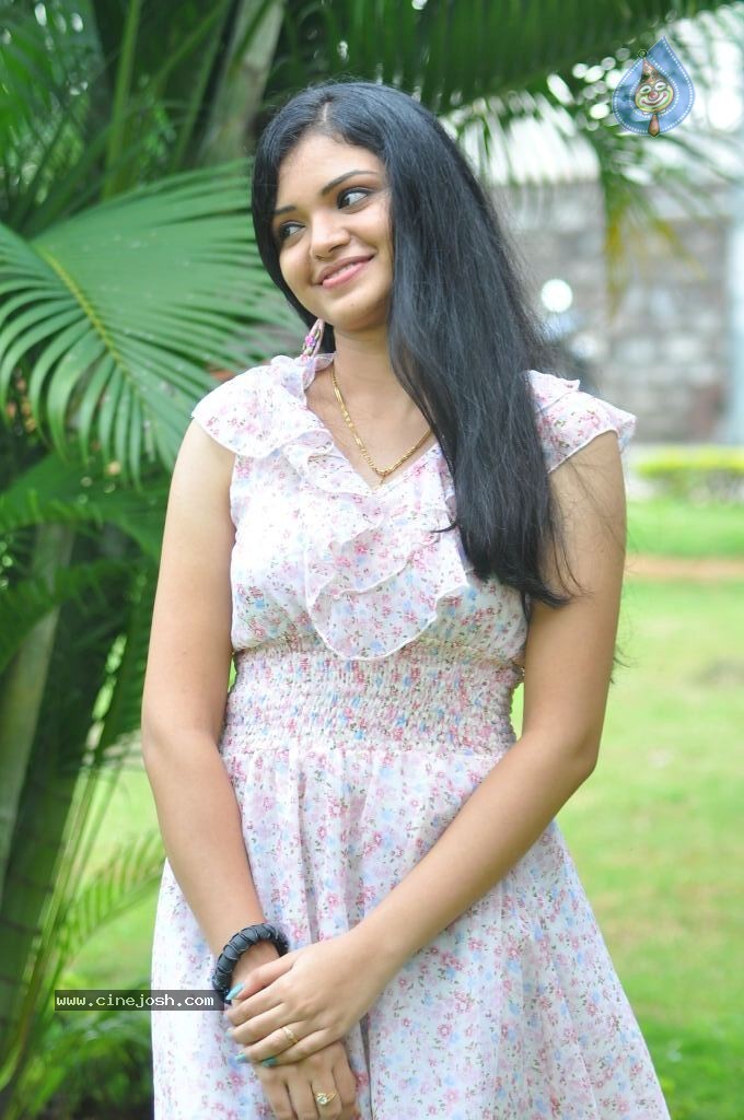 Supraja New Stills - 44 / 59 photos