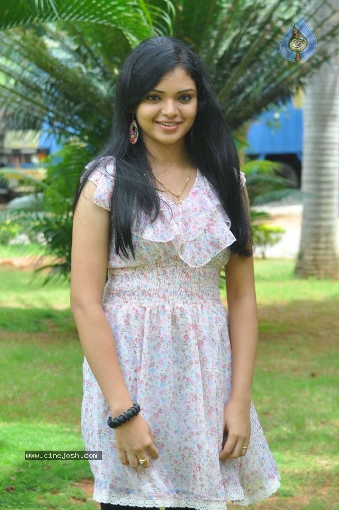 Supraja New Stills - 52 / 59 photos