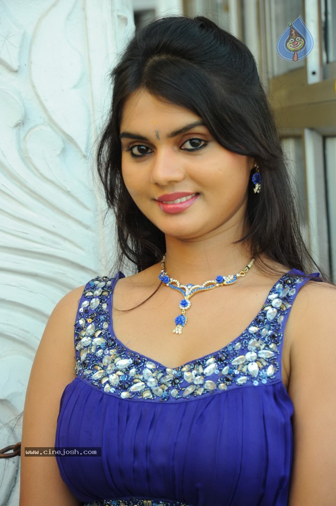 Supriya New Stills - 17 / 57 photos