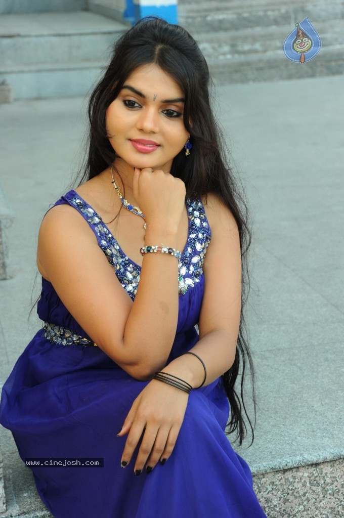 Supriya New Stills - 21 / 57 photos