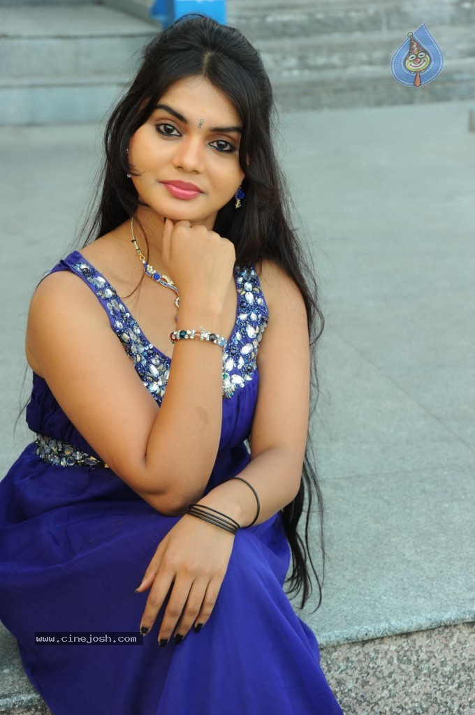 Supriya New Stills - 22 / 57 photos