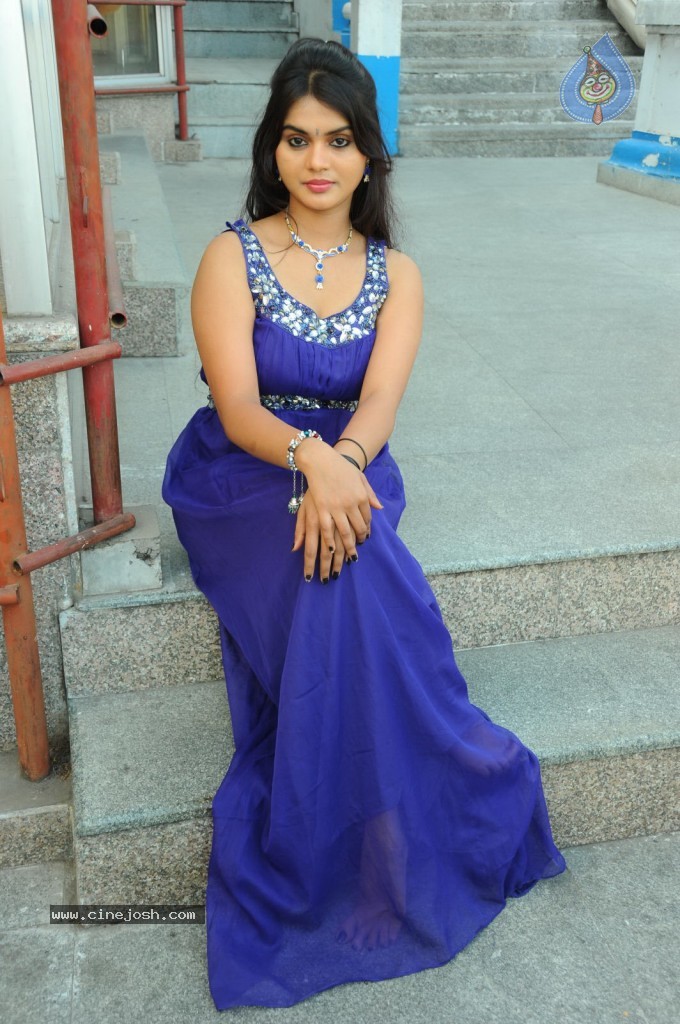 Supriya New Stills - 24 / 57 photos