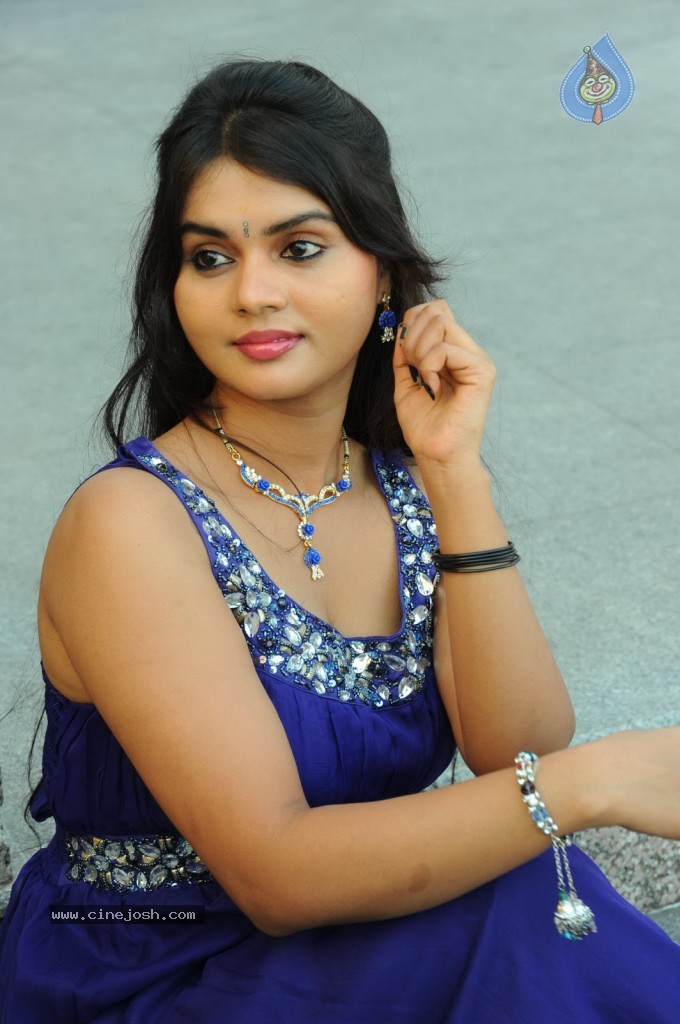 Supriya New Stills - 26 / 57 photos