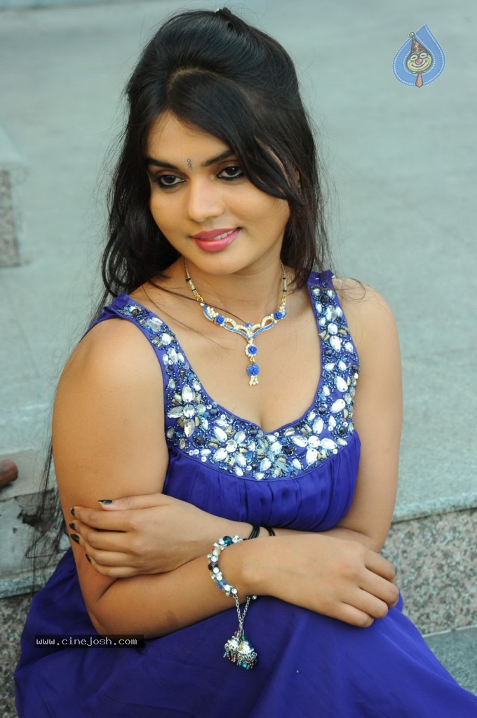 Supriya New Stills - 29 / 57 photos