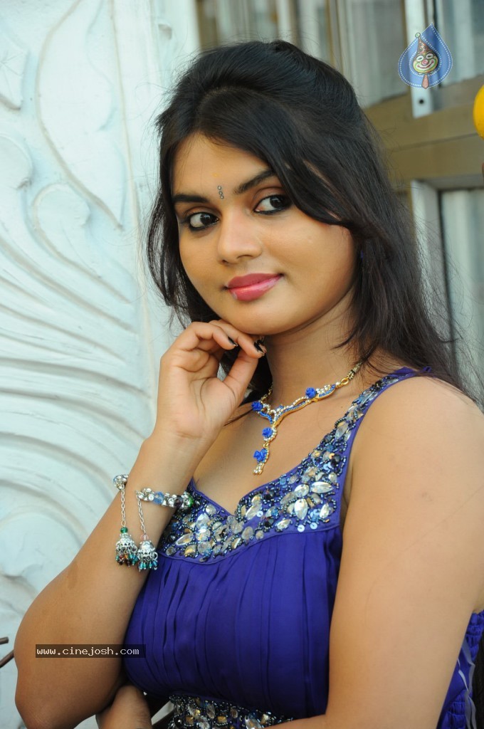 Supriya New Stills - 42 / 57 photos