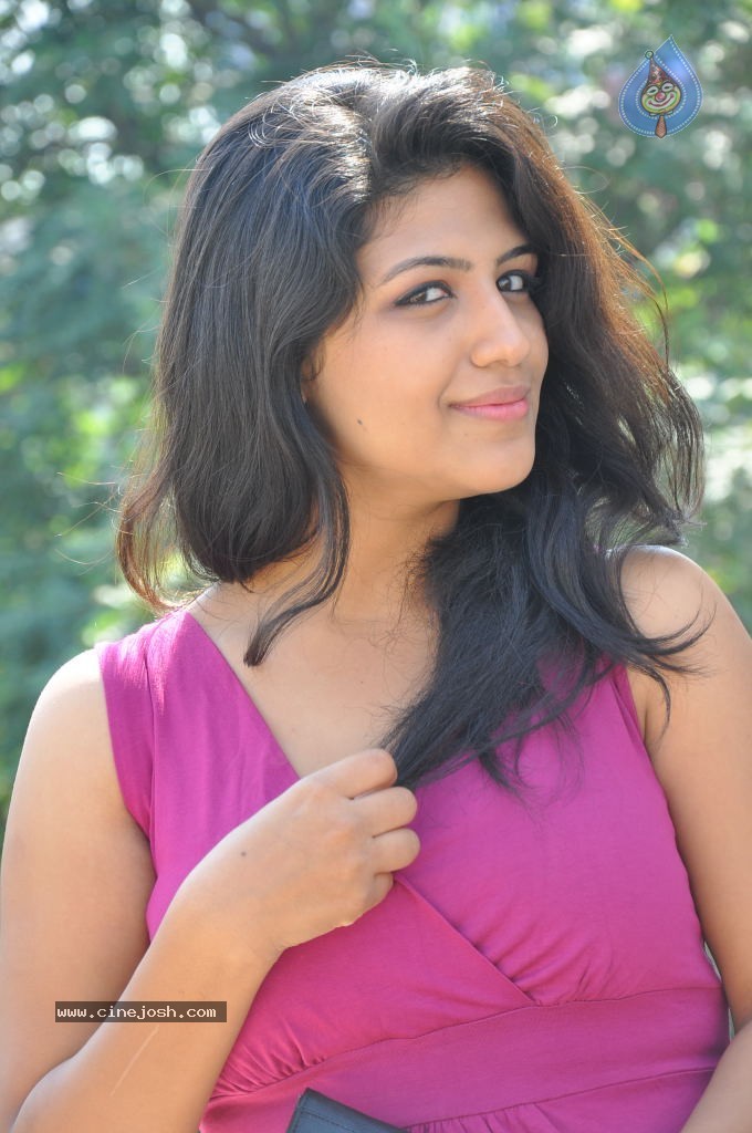 Supriya Stills - 5 / 117 photos