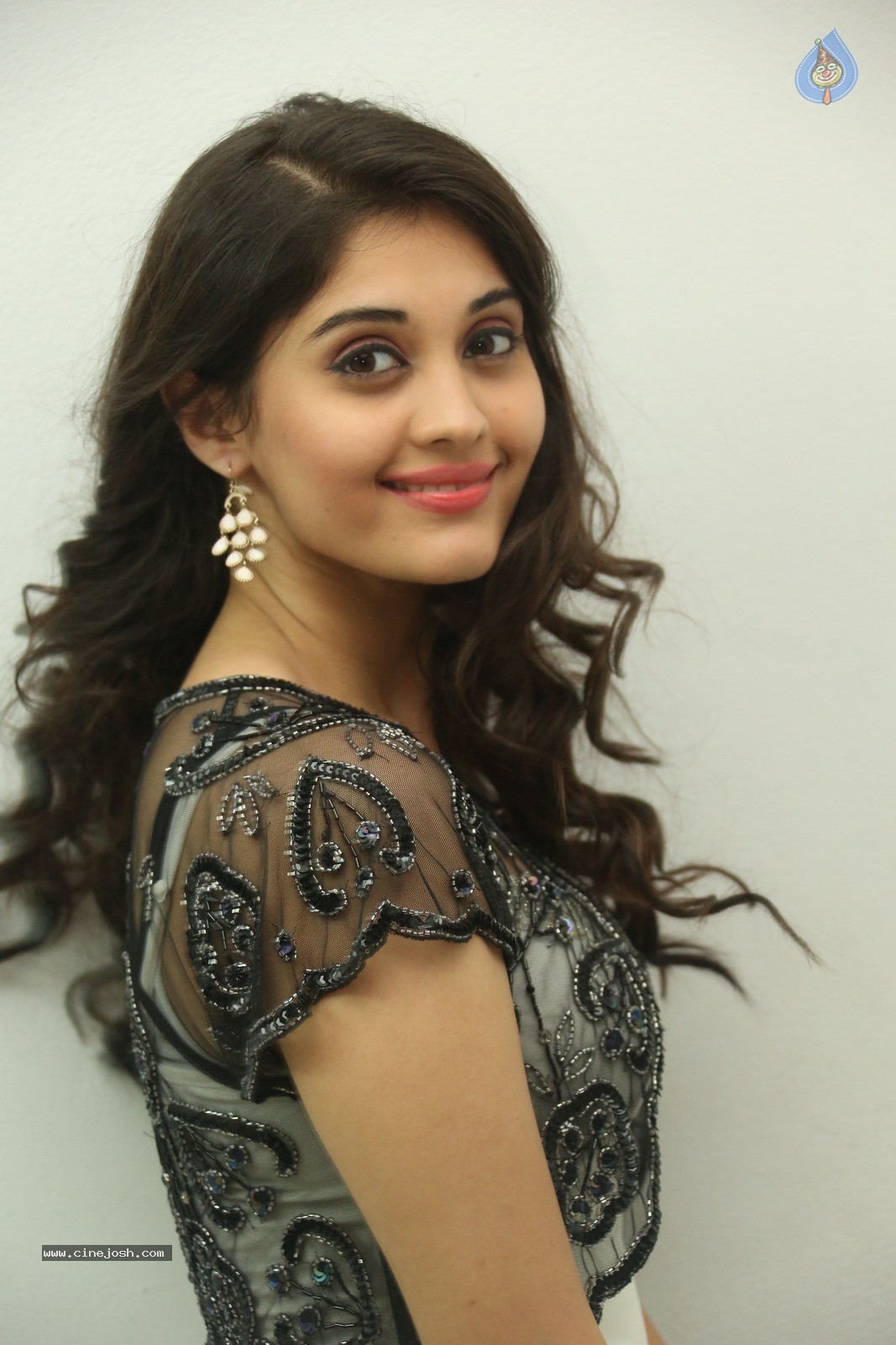 Surabhi New Gallery - 8 / 60 photos