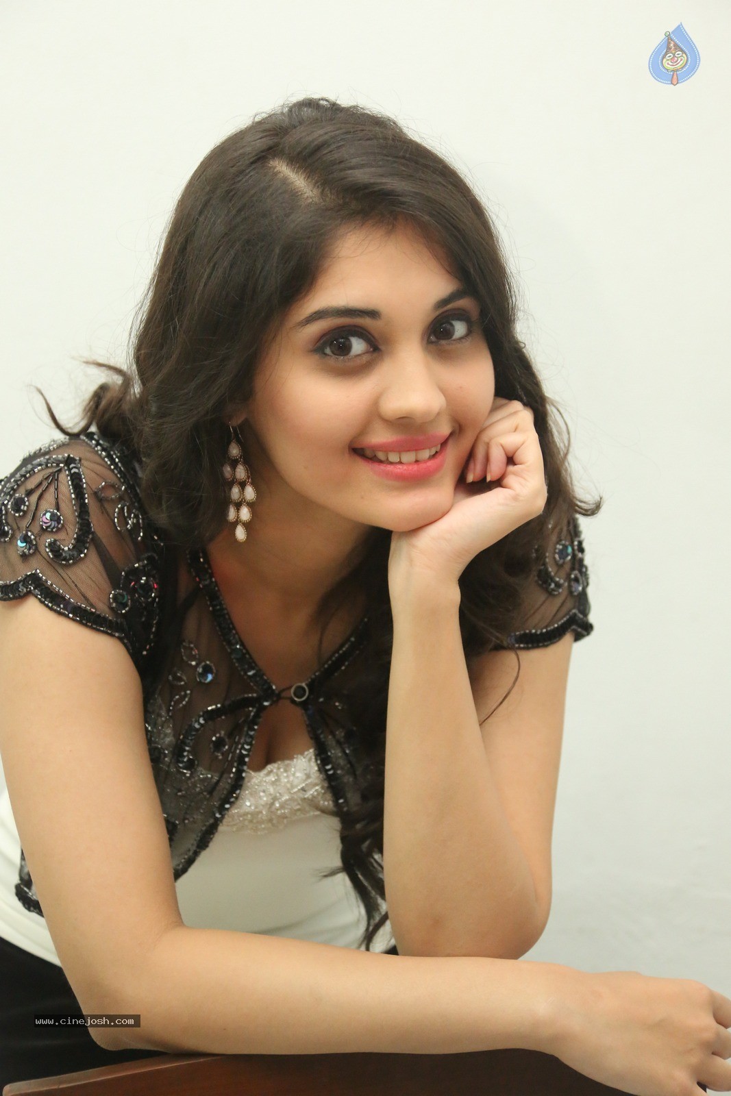 Surabhi New Gallery - 12 / 60 photos