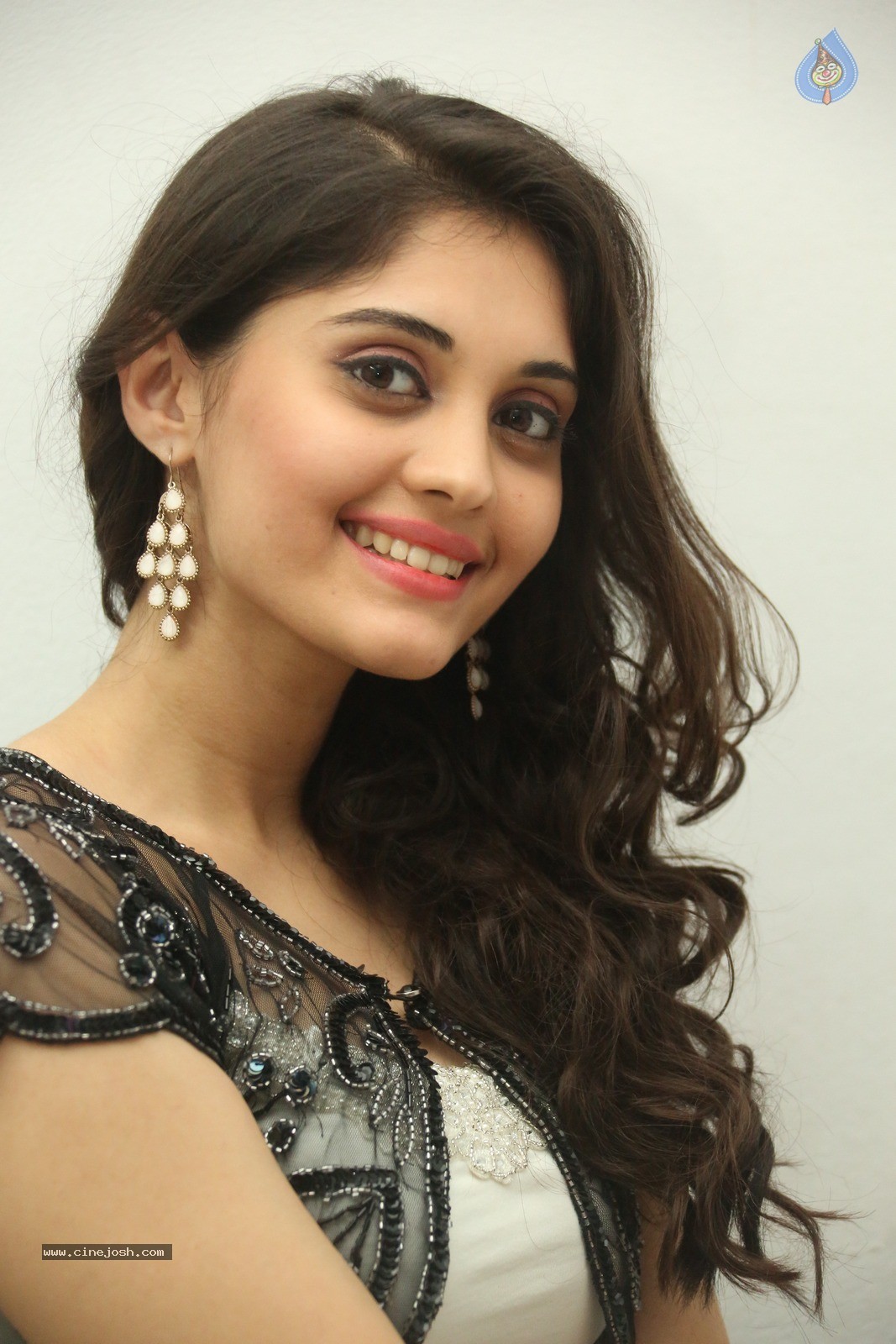 Surabhi New Gallery - 17 / 60 photos