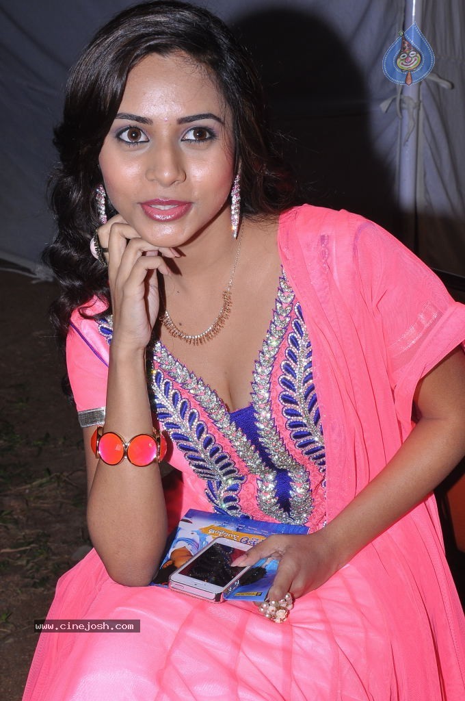 Suza New Stills - 43 / 53 photos