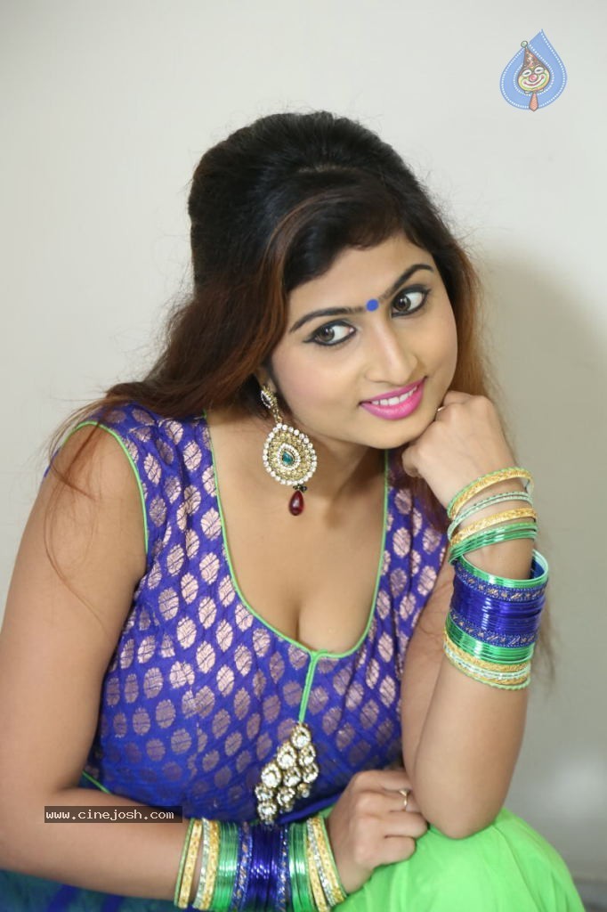 Swapna Hot Stills - 38 / 142 photos