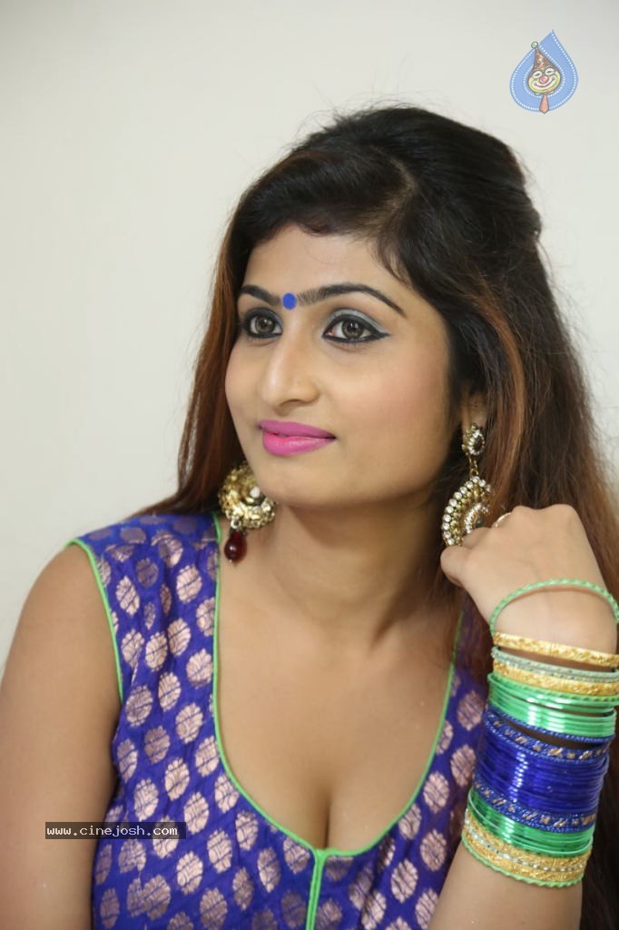 Swapna Hot Stills - 41 / 142 photos