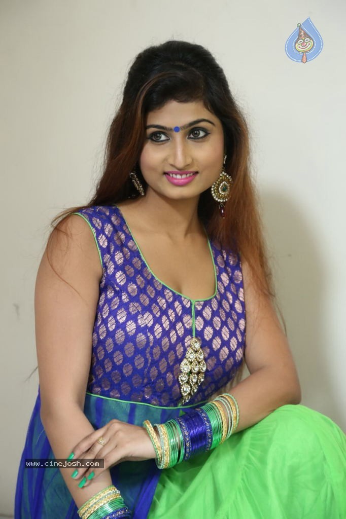 Swapna Hot Stills - 42 / 142 photos