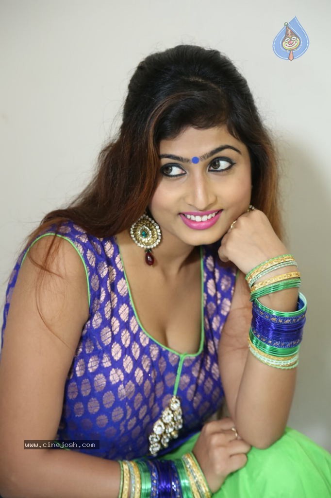 Swapna Hot Stills - 46 / 142 photos