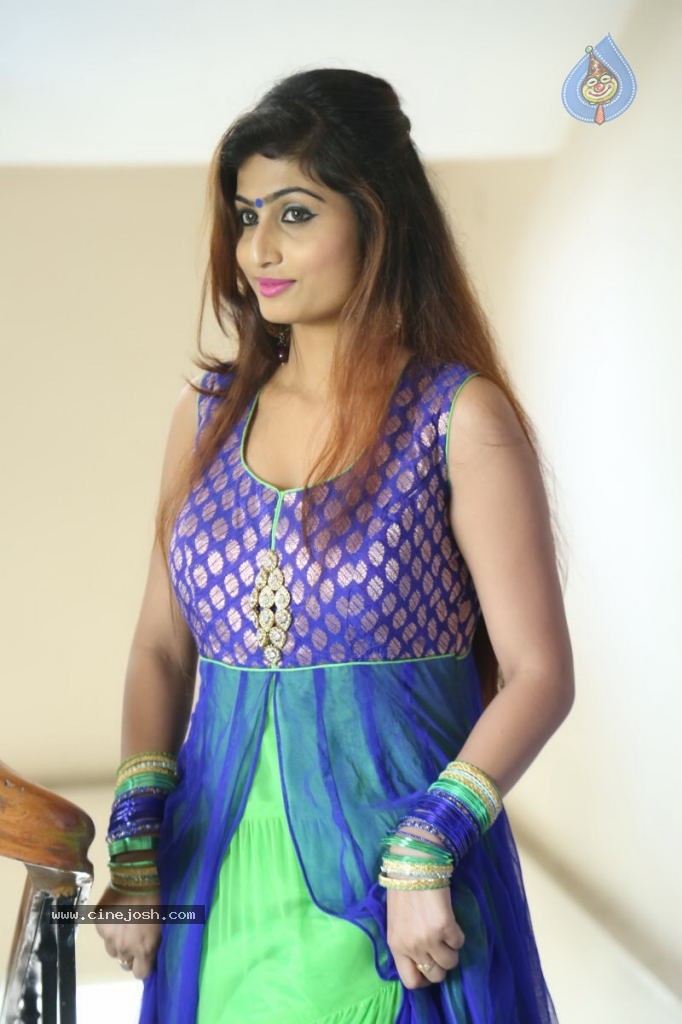 Swapna Hot Stills - 50 / 142 photos