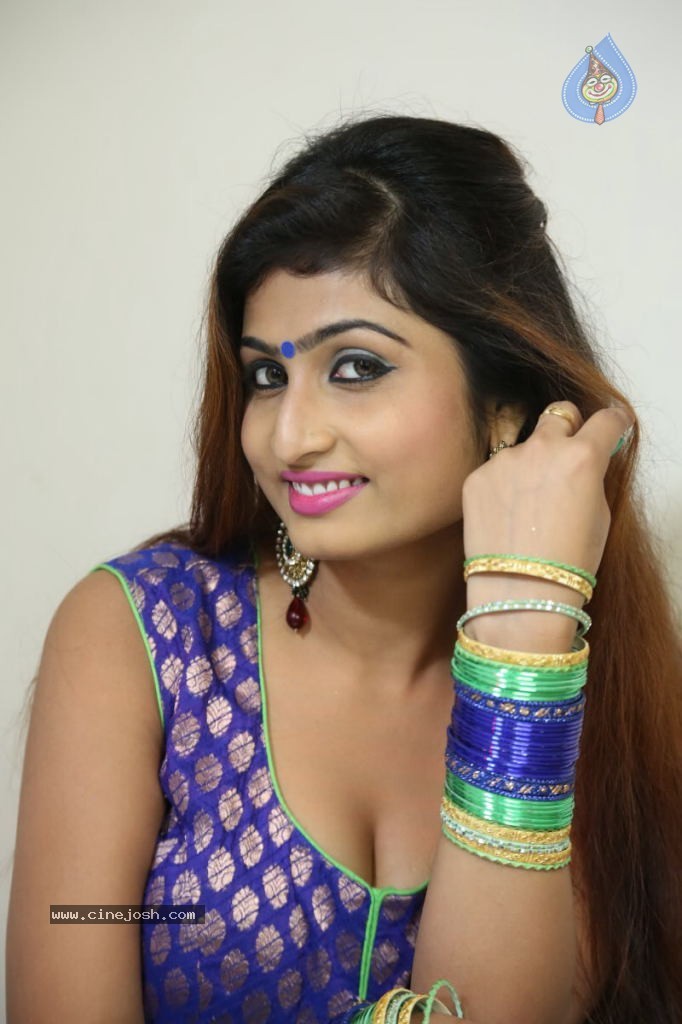 Swapna Hot Stills - 65 / 142 photos