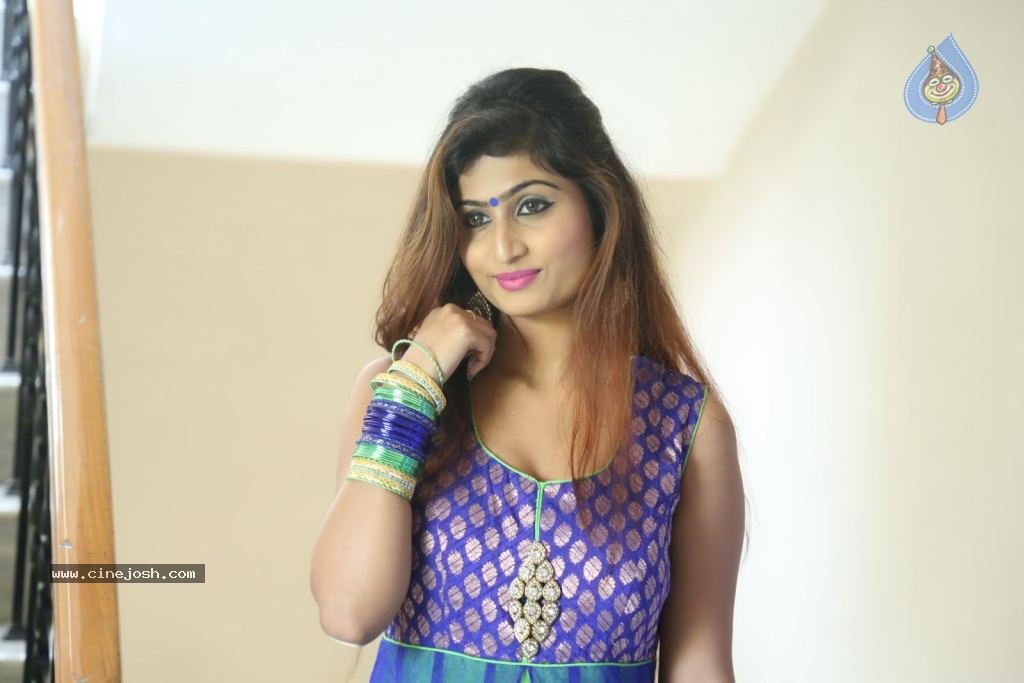 Swapna Hot Stills - 83 / 142 photos