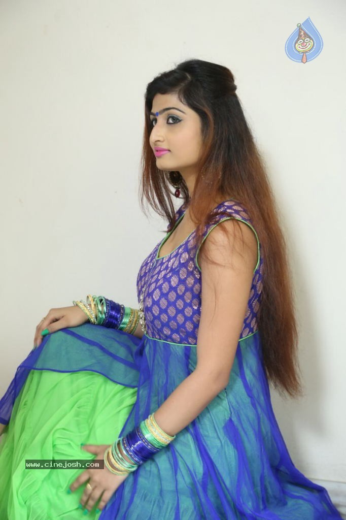 Swapna Hot Stills - 115 / 142 photos