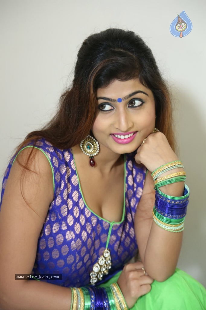 Swapna Hot Stills - 120 / 142 photos