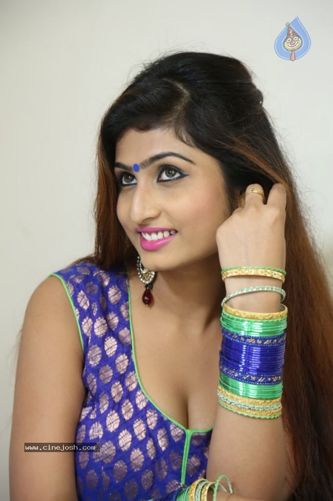 Swapna Hot Stills - 132 / 142 photos