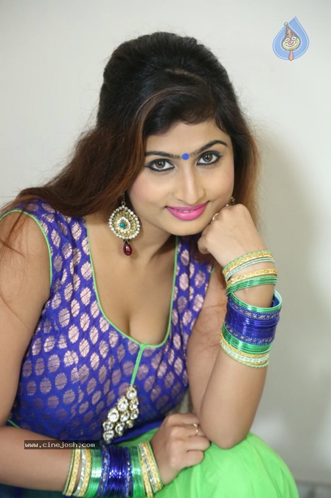 Swapna Hot Stills - 133 / 142 photos