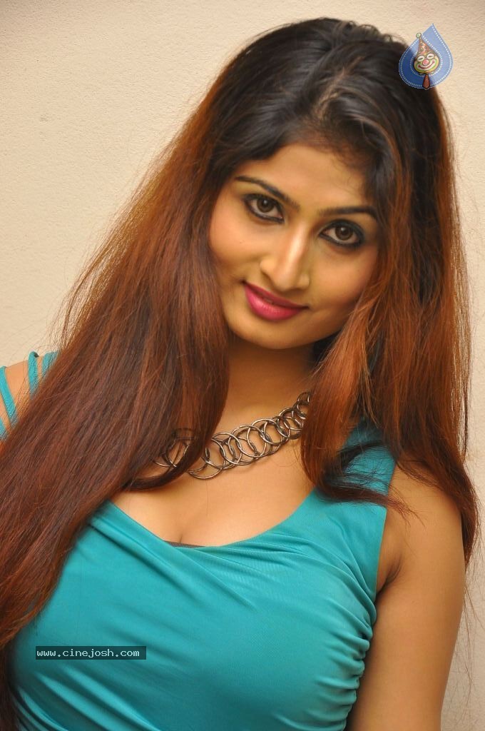 Swapna Hot Stills - 72 / 112 photos