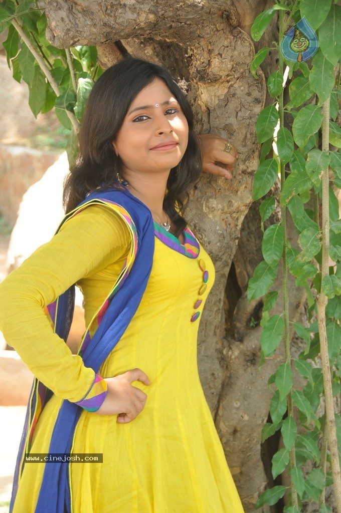 Swapna New Stills - 23 / 67 photos