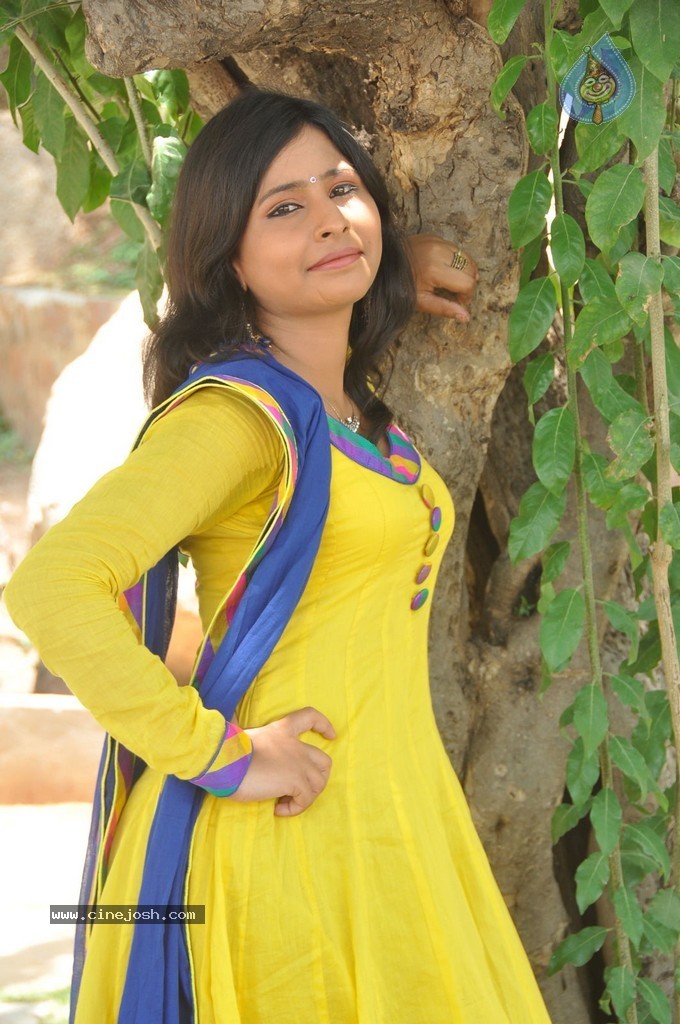 Swapna New Stills - 26 / 67 photos