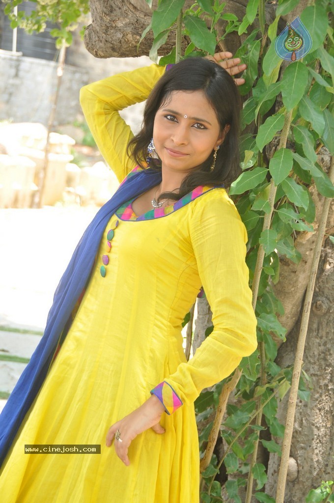 Swapna New Stills - 58 / 67 photos