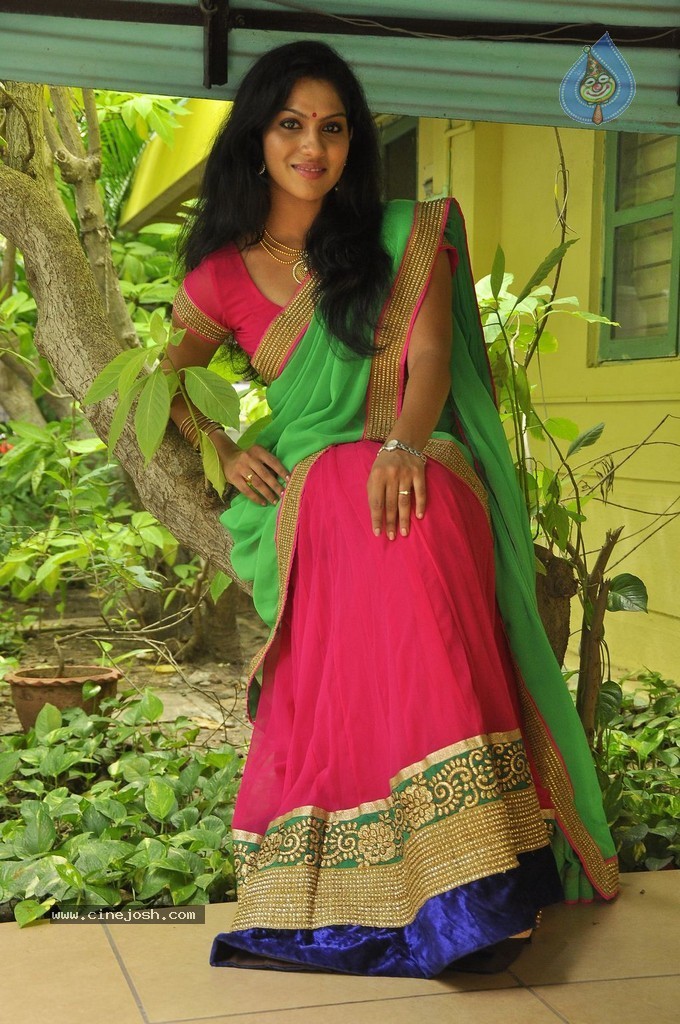 Swasika New Photos - 4 / 36 photos