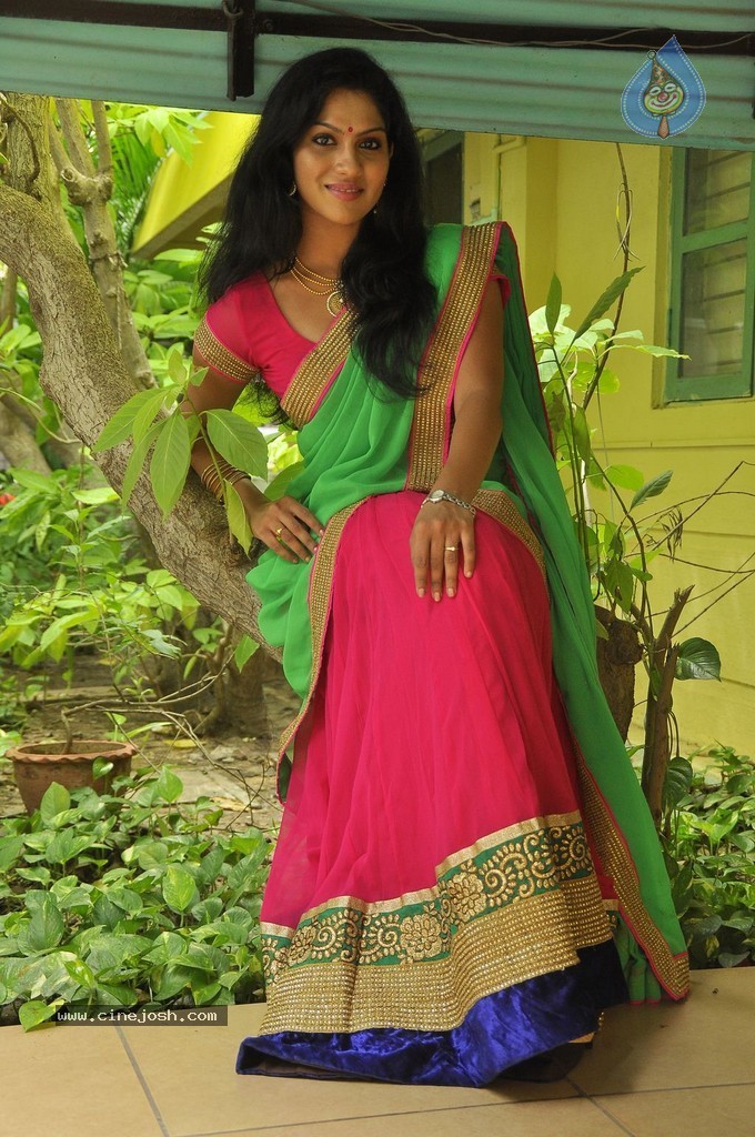 Swasika New Photos - 6 / 36 photos