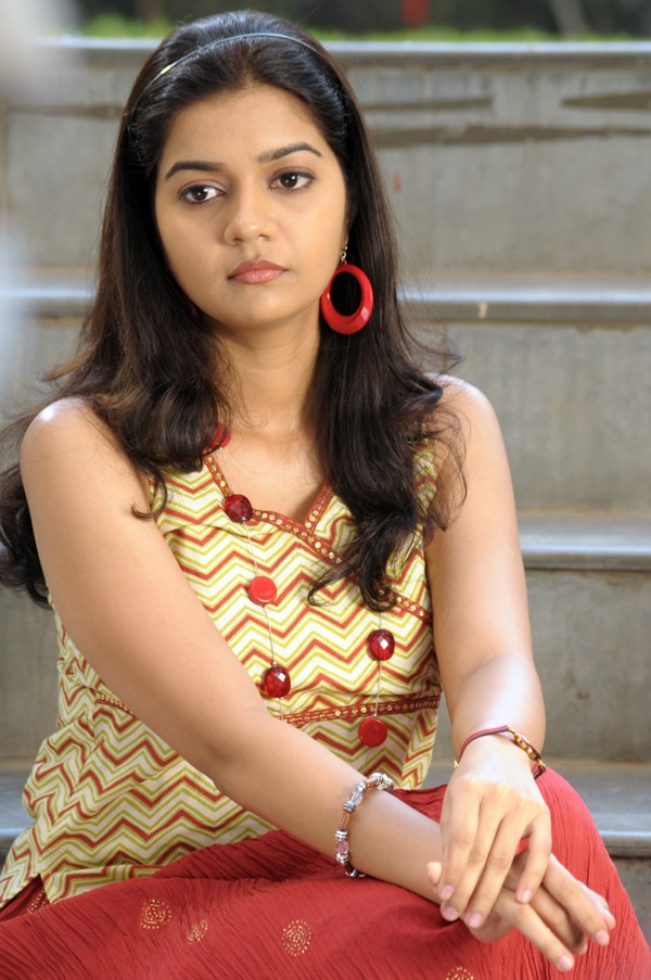 Swathi Gallery - 1 / 100 photos