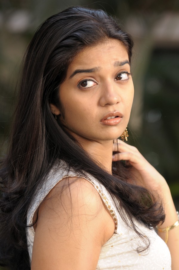 Swathi Gallery - 18 / 100 photos