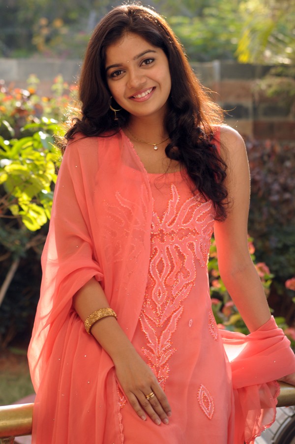 Swathi Gallery - 45 / 100 photos