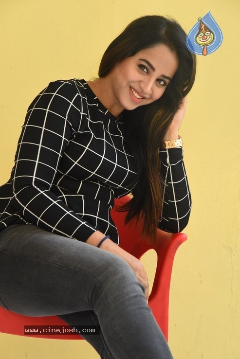 Swathi Deekshith Stills - 13 / 40 photos